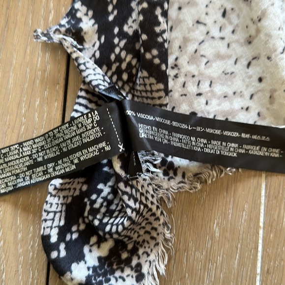 Zara viscose python snake scarf like new - Picture 7 of 8